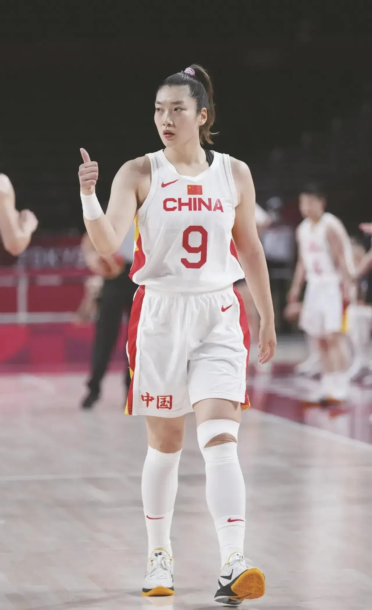 女性篮球运动员如何在快攻中发挥优势?